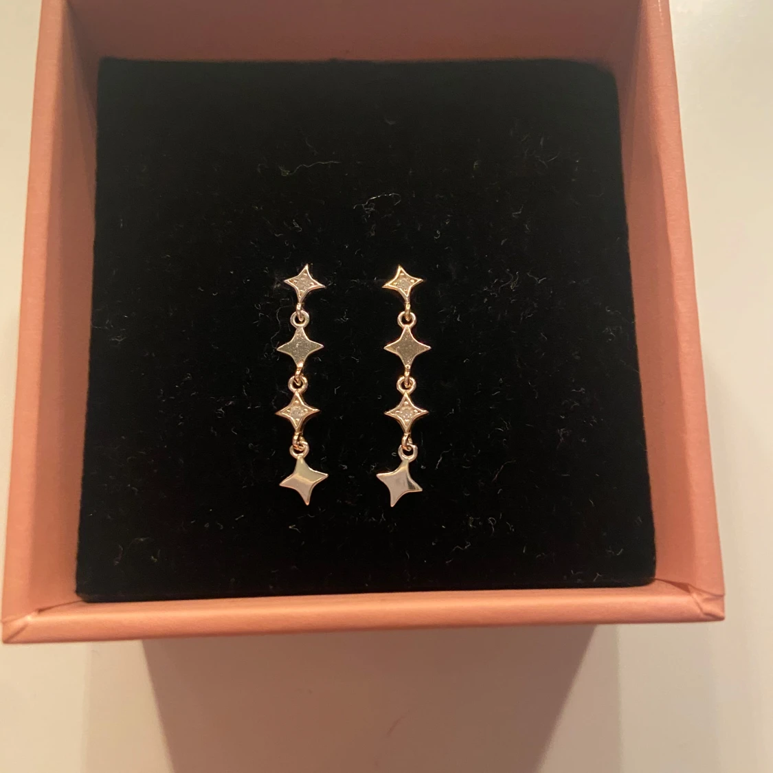 Silver stjärnformade örhängen