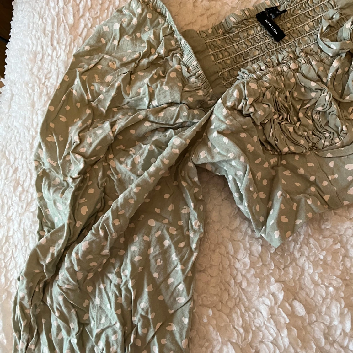 Grön blus med vita prickar Vero Moda - 1