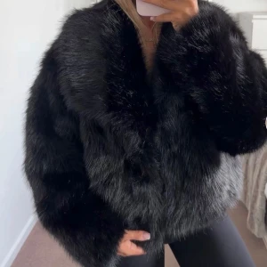 Svart pälsjacka från Asos - Storlek S! Endast använd 1 gång!!!!