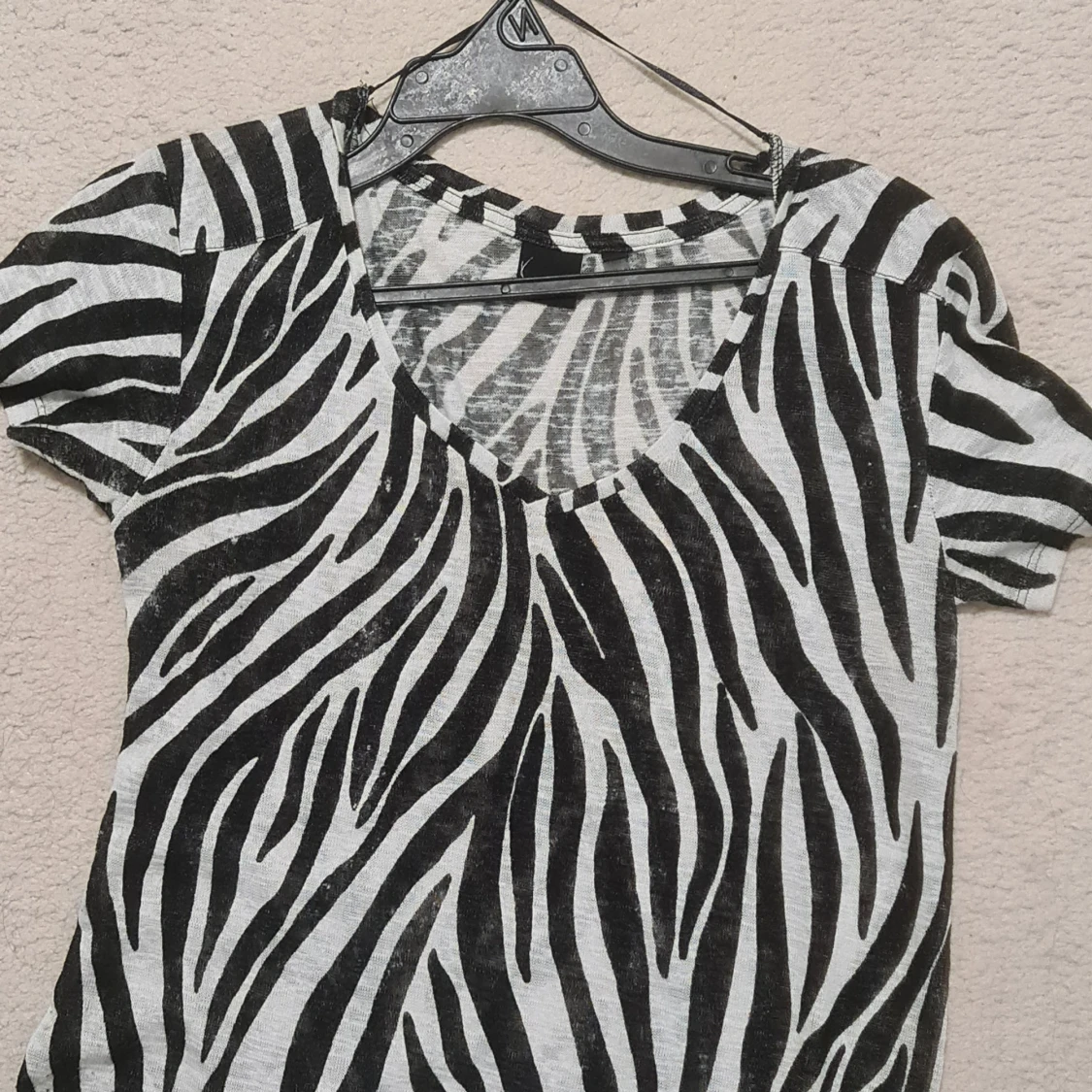 Zebramönstrad t-shirt från KappAhl