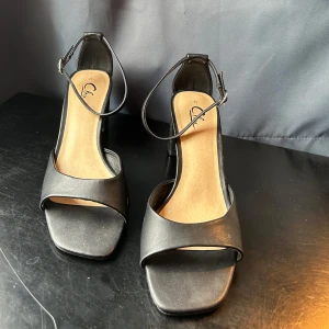 Svarta klackskor från Chali - Storlek 41, enbart använda en gång