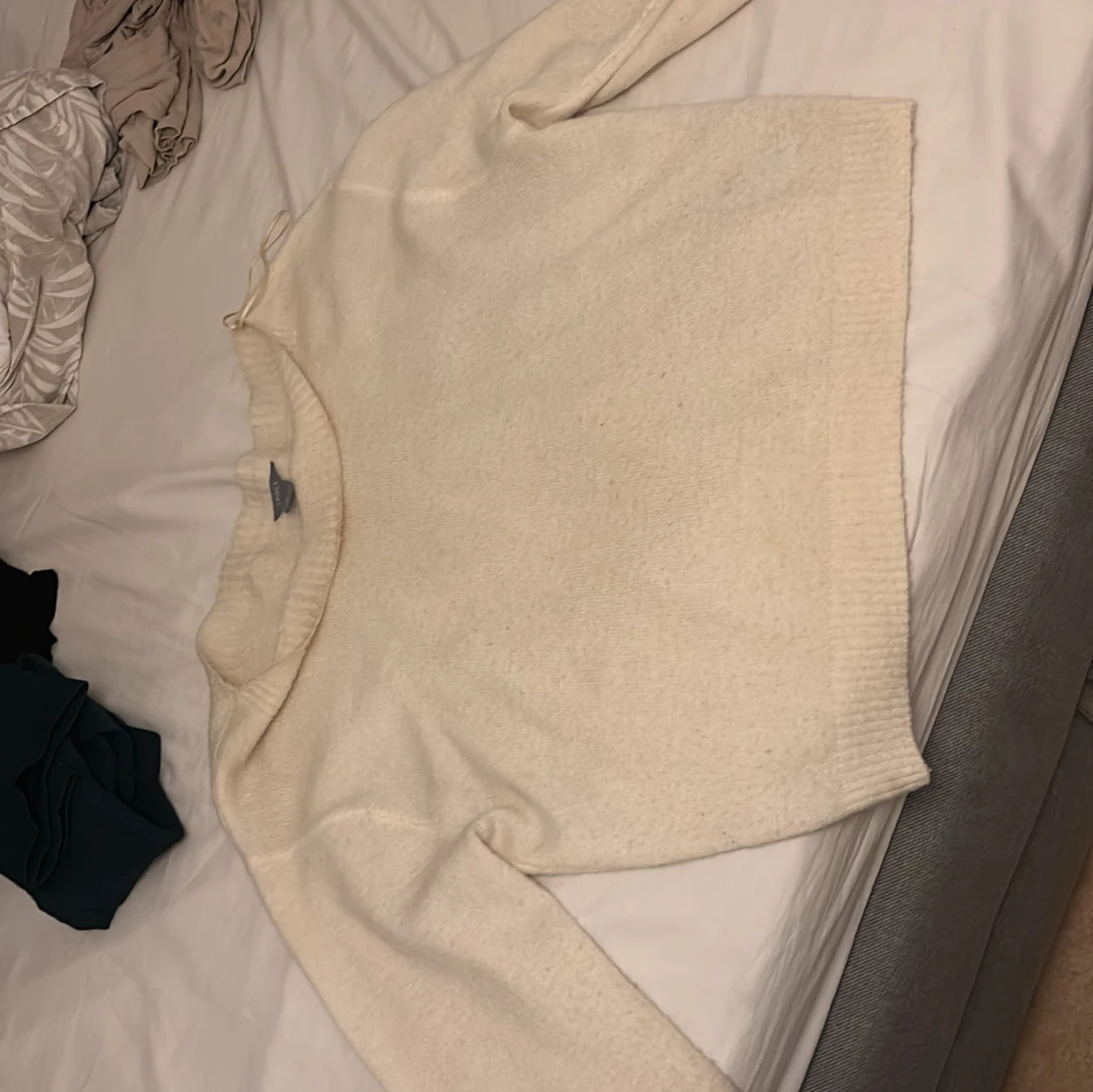 Beige stickad tröja från Lindex