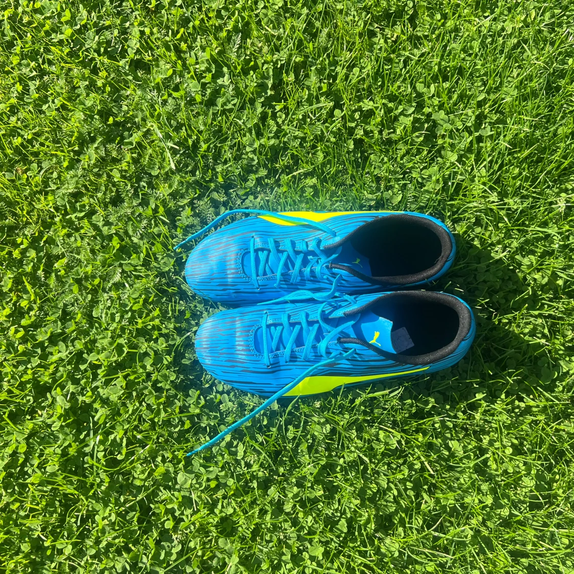 Blåa fotbollsskor från Puma strl 45 - 1