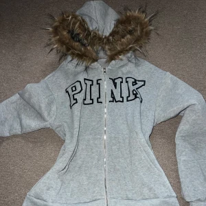 Fur- Y2K zipup hoodie - Inga defekter, ge gärna pris förslag!💋