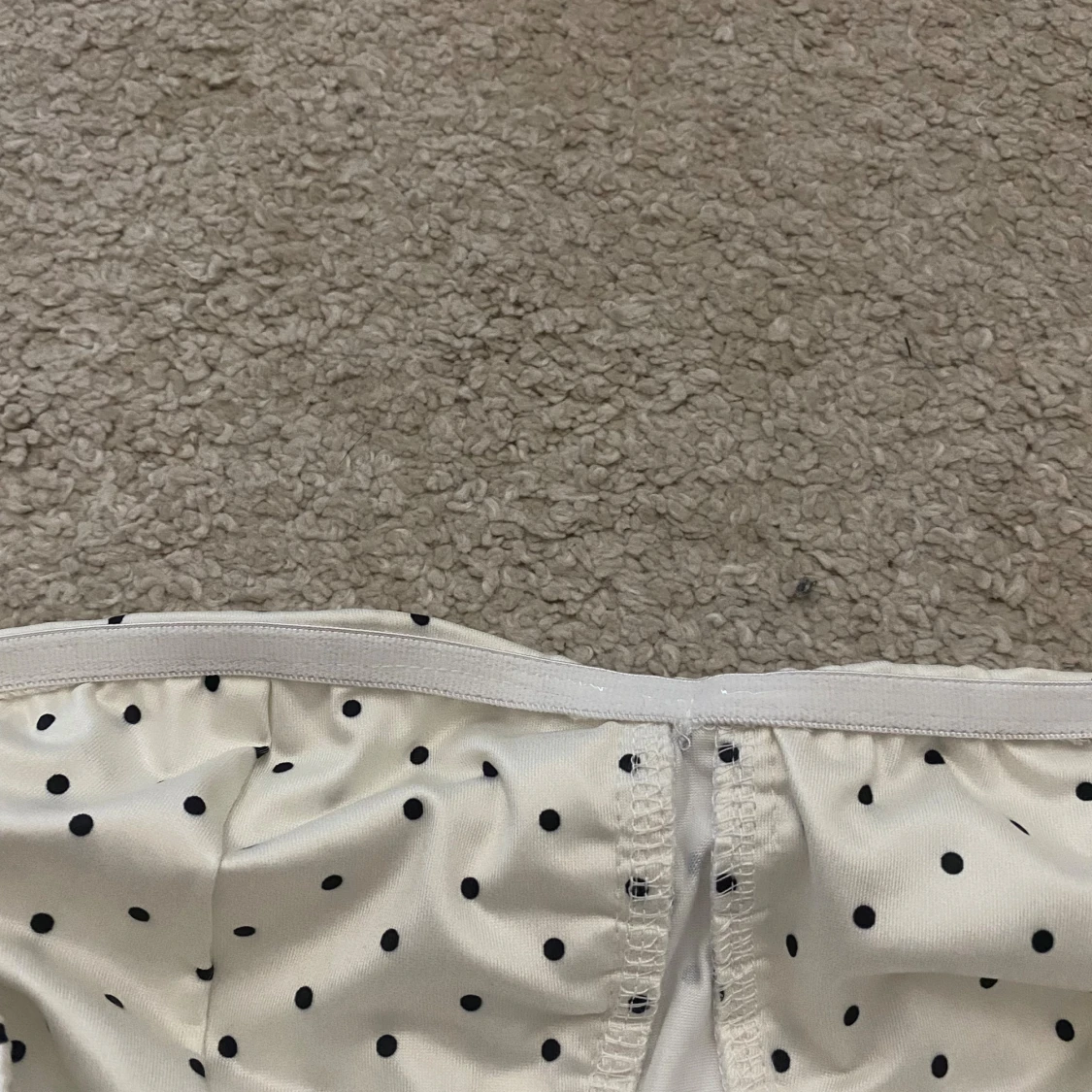 Vit prickig bandeau tubtopp med knyt - 3