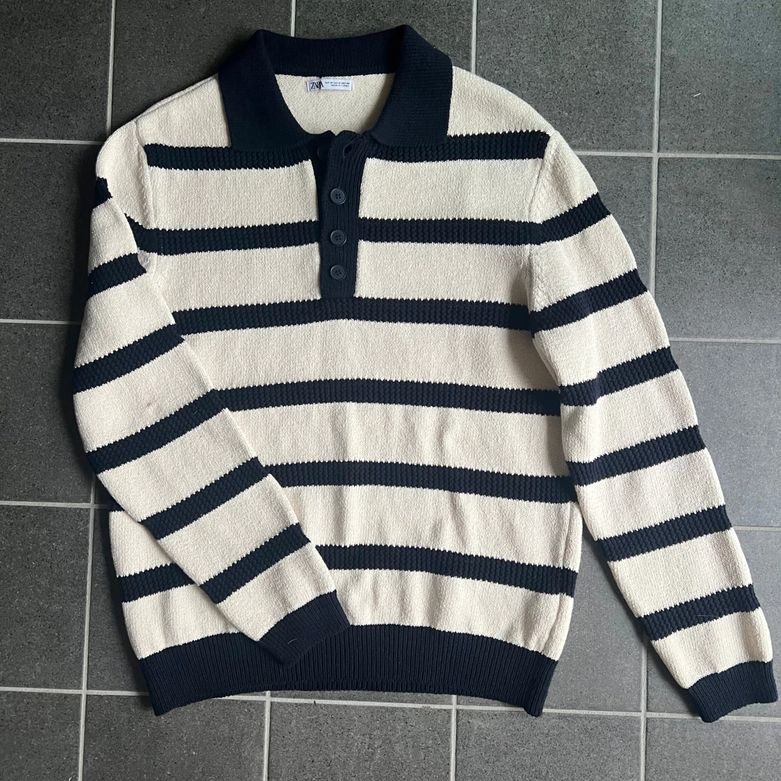 Randig pikétröja från Zara i marinblått