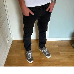 Replay jeans - Replay Jeans | skick 8/10 | Storlek 32/32  | Modellen är ca 177 cm lång | Fraktar via instabox på köparens bekostnad | Hör av dig vid minsta fråga eller fundering!!