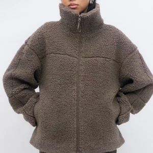 Brun teddyjacka med dragkedja - Mysig brun teddyjacka 