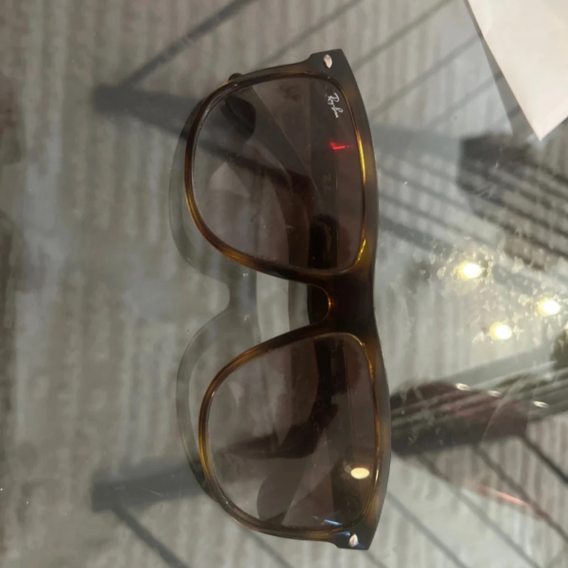 Bruna Ray-Ban Wayfarer solglasögon