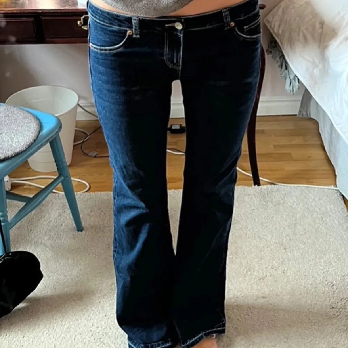 Mörkblå bootcut jeans låg midja - 1