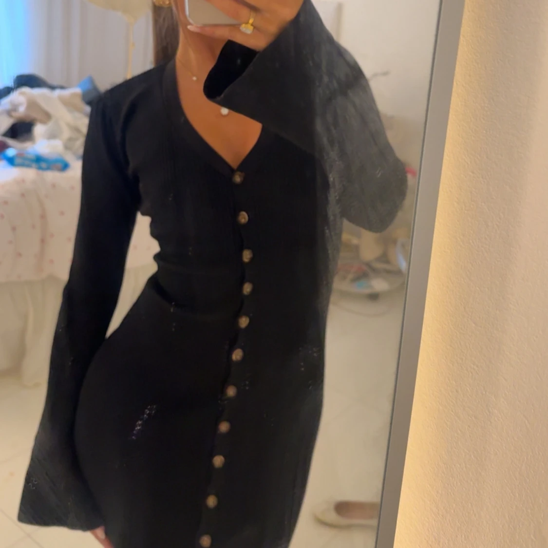 Svart långklänning med knappar - 3