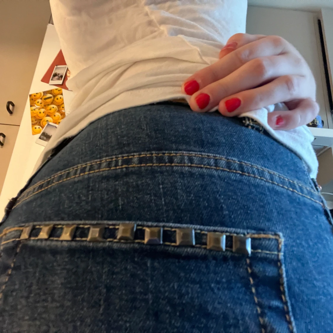 Mörkblå jeanskjol med nitar - 2