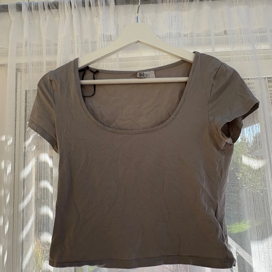 Beige croppad topp från H&M