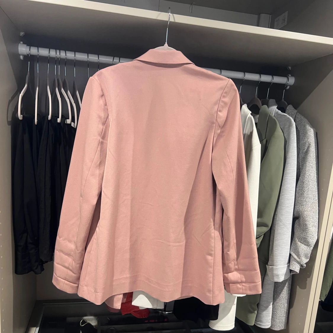 Ljusrosa kavaj med fickor - 1