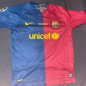 Barcelona 2009  - Aldrig använd✅  Retro till bra pris✅  Frakt sker samma dag som betalning om betalning sker innan 20:00 🚚📦   Flertal nöjda kunder utanför plick✅