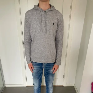 Polo Ralph lauren hoodie  - Säljer nu denna Polo Ralph lauren hoodie i storlek M, skriv flr fler bilder/frågor🙌🏼