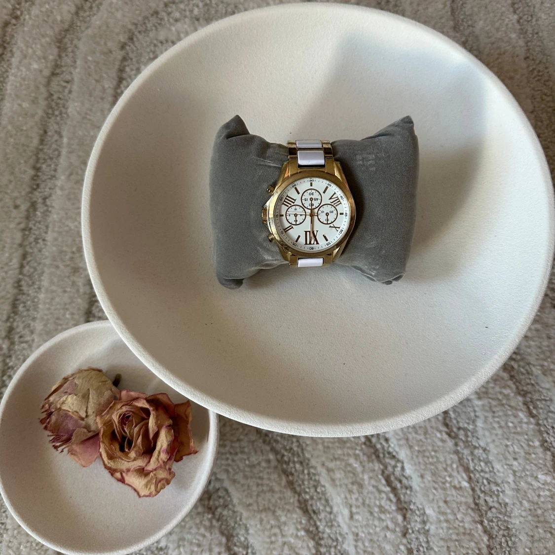 Guldig och vit klocka från Michael Kors