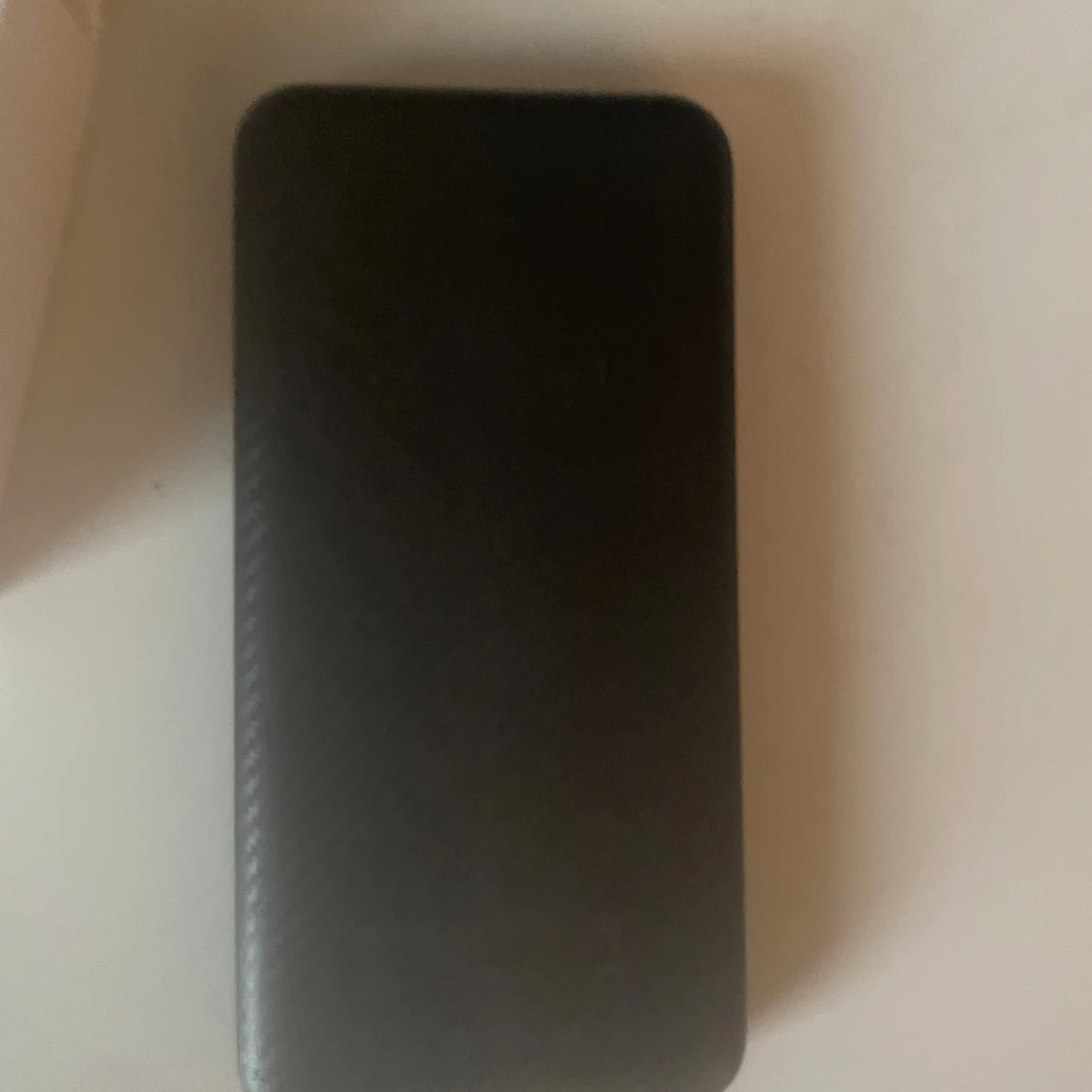 Extern batteribank med USB-C kablar - 1