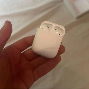 Hörlurar  - Snygga hörlurar med laddare pris kan diskuteras 