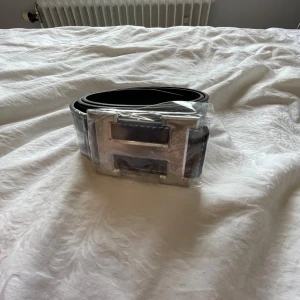 Fint bälte H - Fint blått bälte helt nytt 105cm