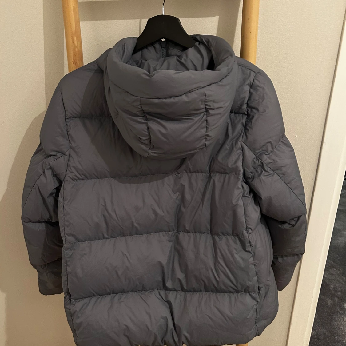 Grå dunjacka från Uniqlo *XS* - 1