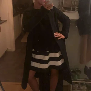 Svart rock - Säljer min svarta rock för använder den inte❣️