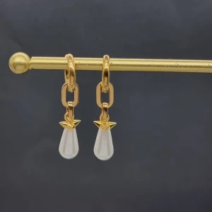 Handgjorda Örhängen  - Rostfritt stål.  Längd-4cm 