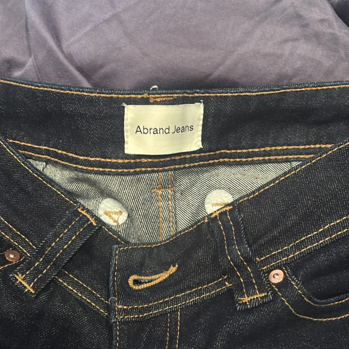 Mörkblå bootcut jeans från Abrand - 3