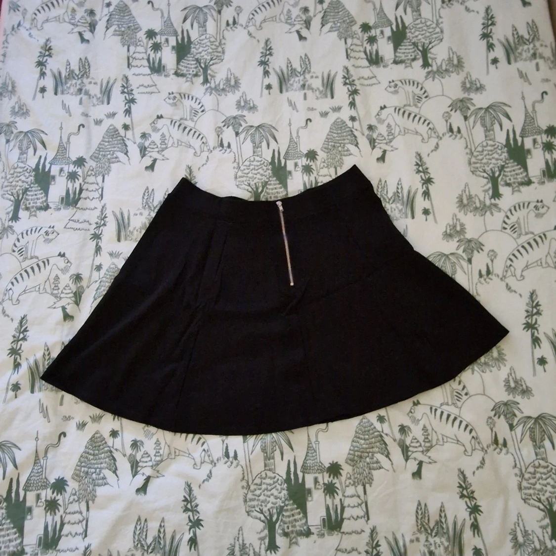 Svart kortkjol från H&M - 1