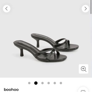 lågklackade mules - Helt nya oanvända slutsålda lågklackade mules från boohoo i stl 40.