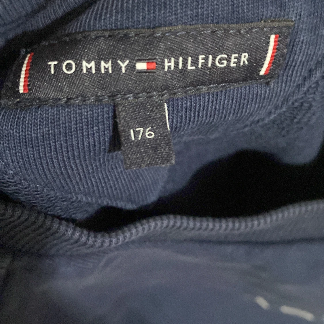 Mörkblå Tommy Hilfiger sweatshirt - 1