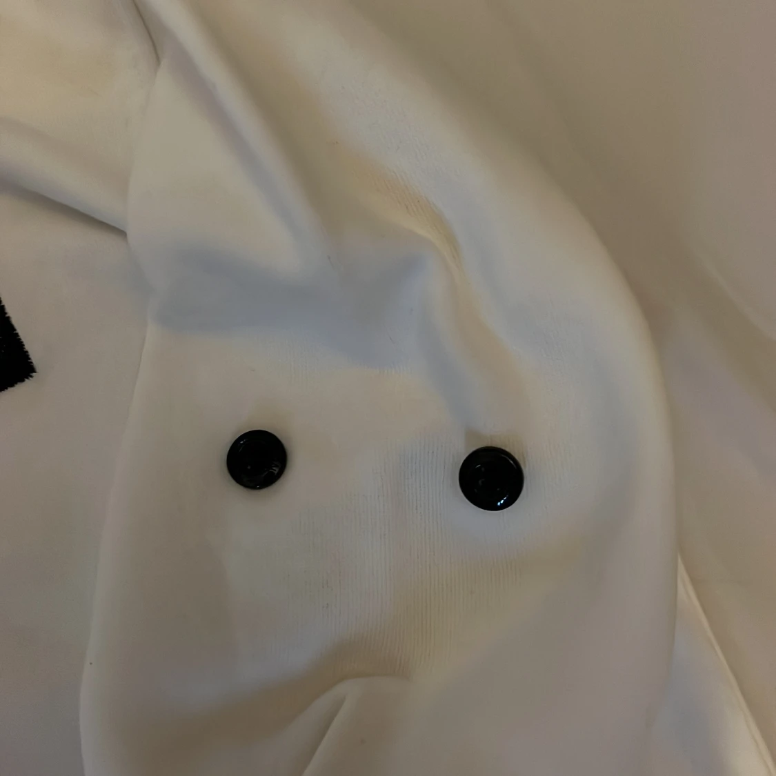 Vit långärmad tröja Stone Island. Den har ingen stone Island märke på armen - 2