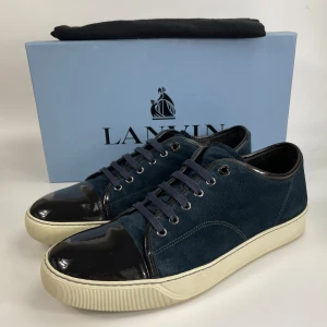 Lanvin skor  - Hej! Säljer nu dessa sjukt snygga lanvin skor. Skorna är i toppskick! Har begränsat antal boxar och dustbag. Hör av dig vid frågor. 