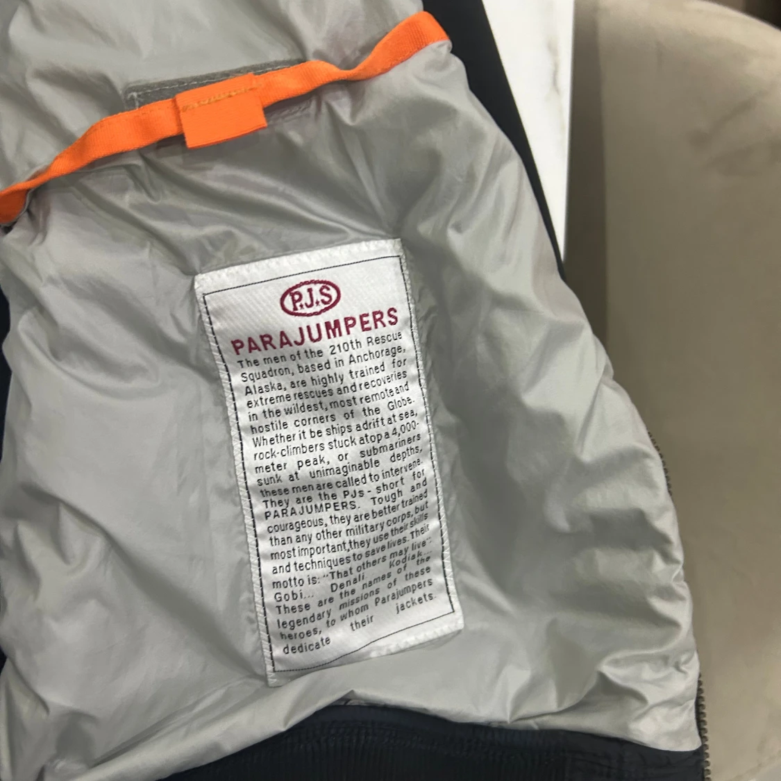 Svart pufferjacka från Parajumpers XL - 4