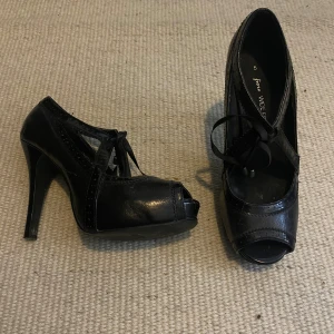 Gulliga goth klackar - Storlek 38