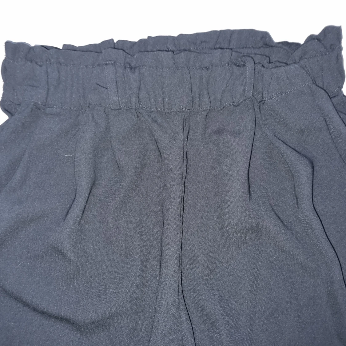 Svarta byxor med resår från BikBok - 3