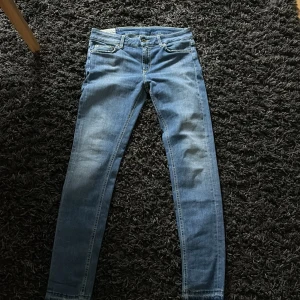 Dondup Jeans - Sjukt snygga jeans från märket Dondup | Fräsh  färg, väldigt eftertraktade | Skick 8/10 - | Storlek W27 |  