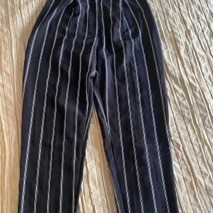 Byxor/ kostymbyxor  - Aldrig använda, högmidja 