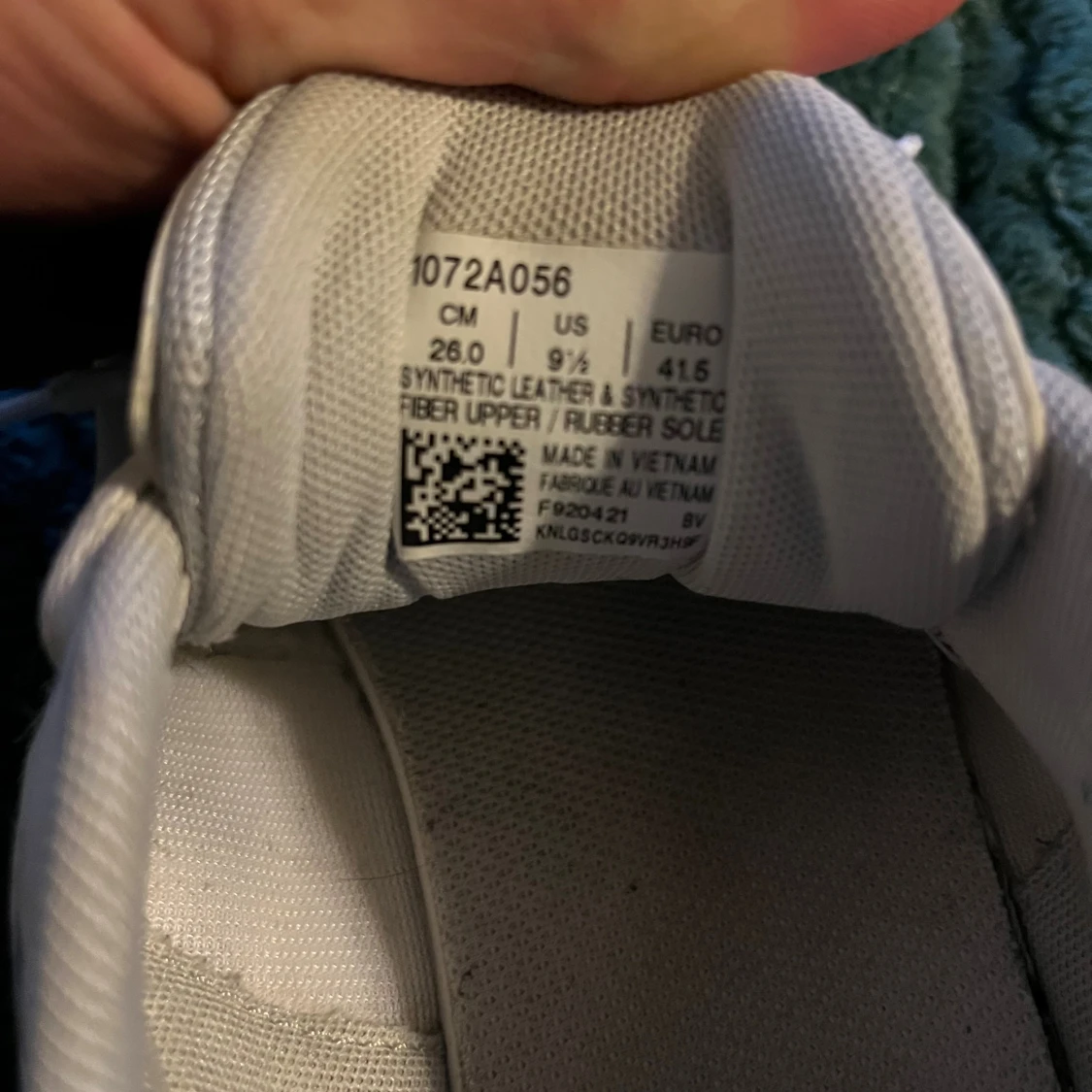 Vita sneakers från Asics strl 41,5 - 1