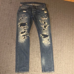 Ralph lauren jeans  - Säljer tvärfeta jeans med slitningar från Ralph Lauren(sällsynta!!), storlek W31 L32 slim/straight passform
