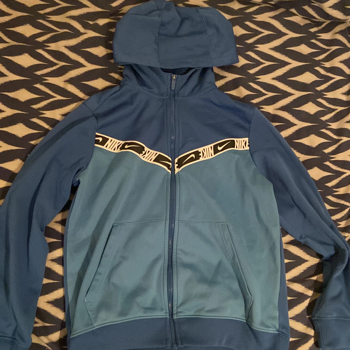 Nike hoodie (L i barnstorlek)