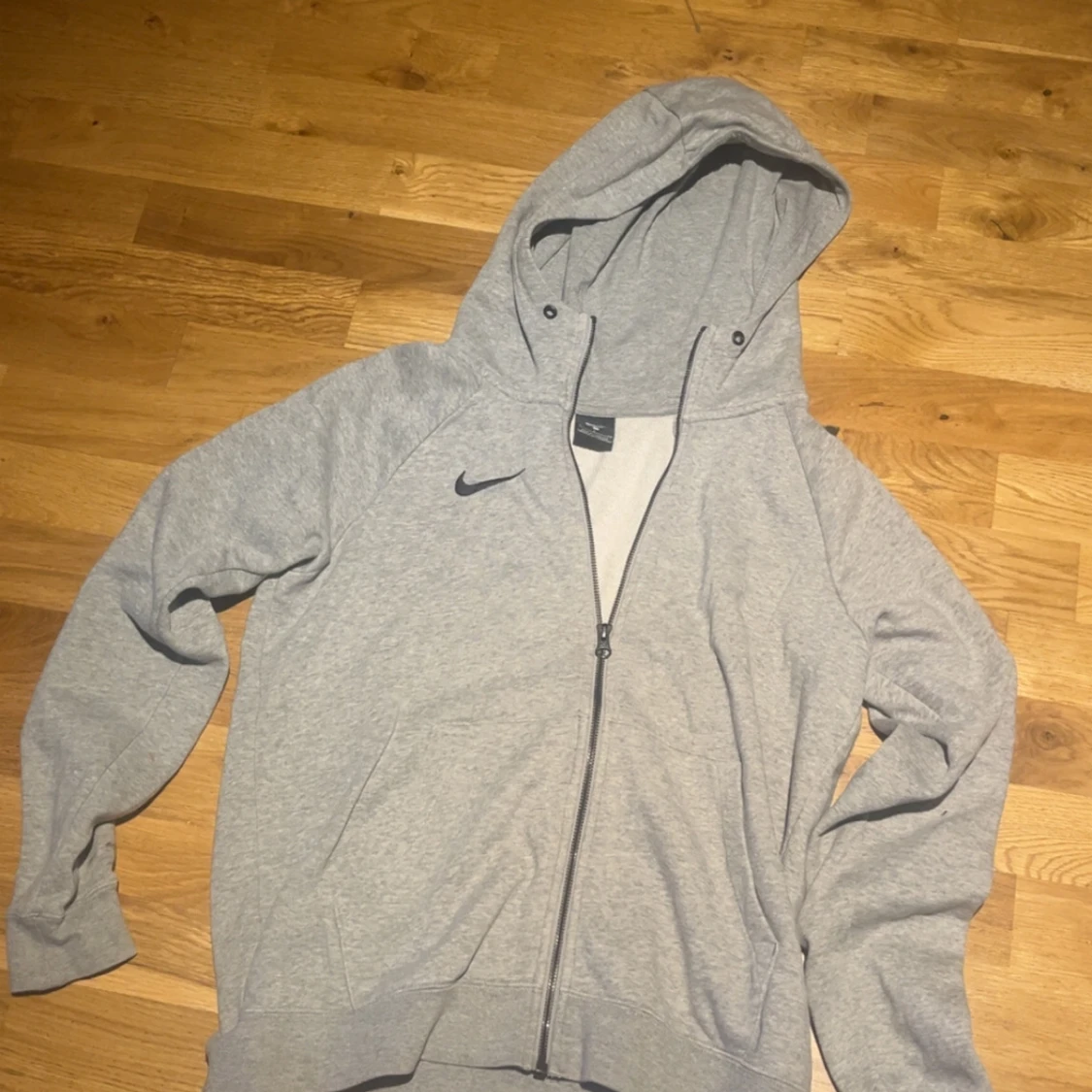 Grå hoodie från Nike - 1