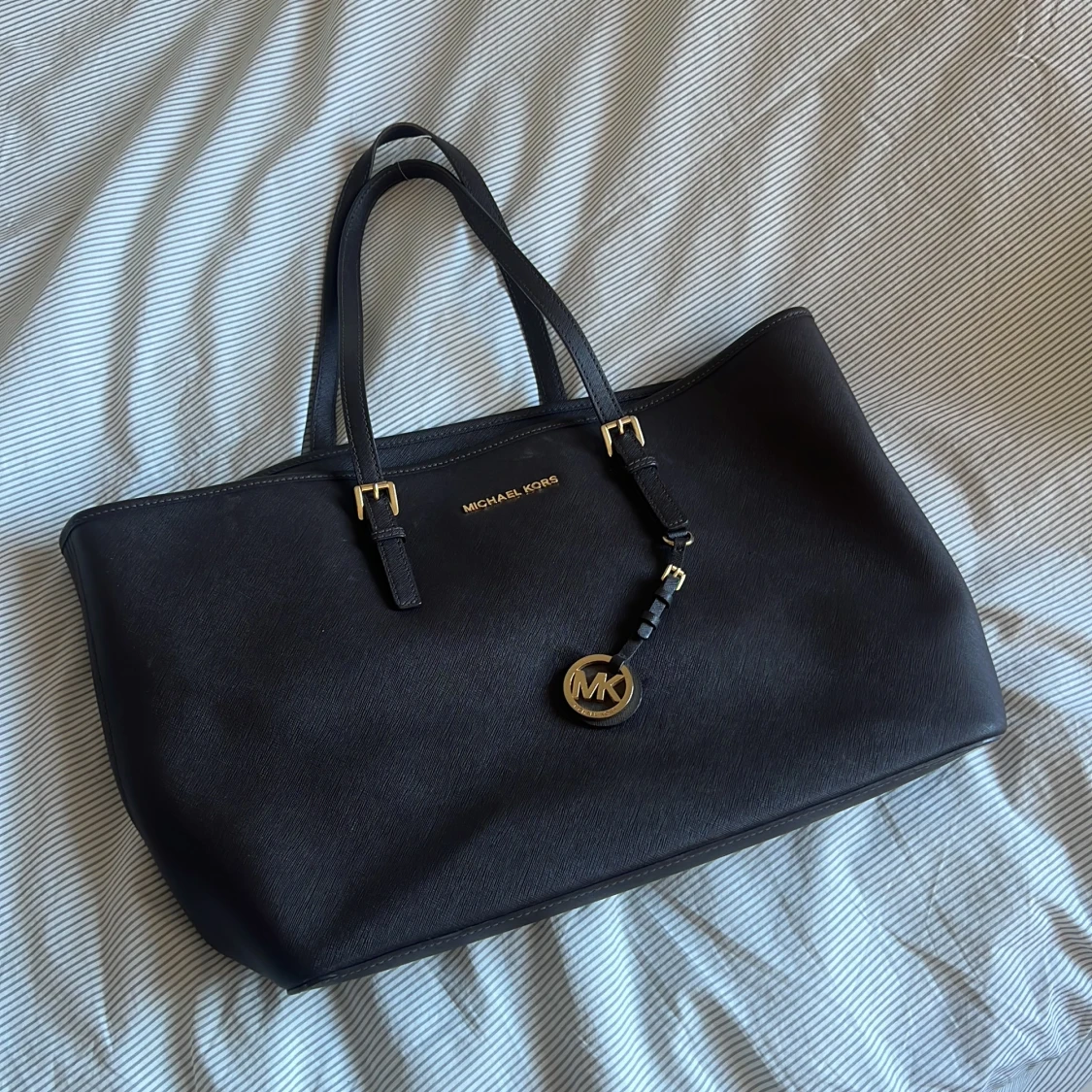 Chokladbrun Michael Kors axelväska i skinn