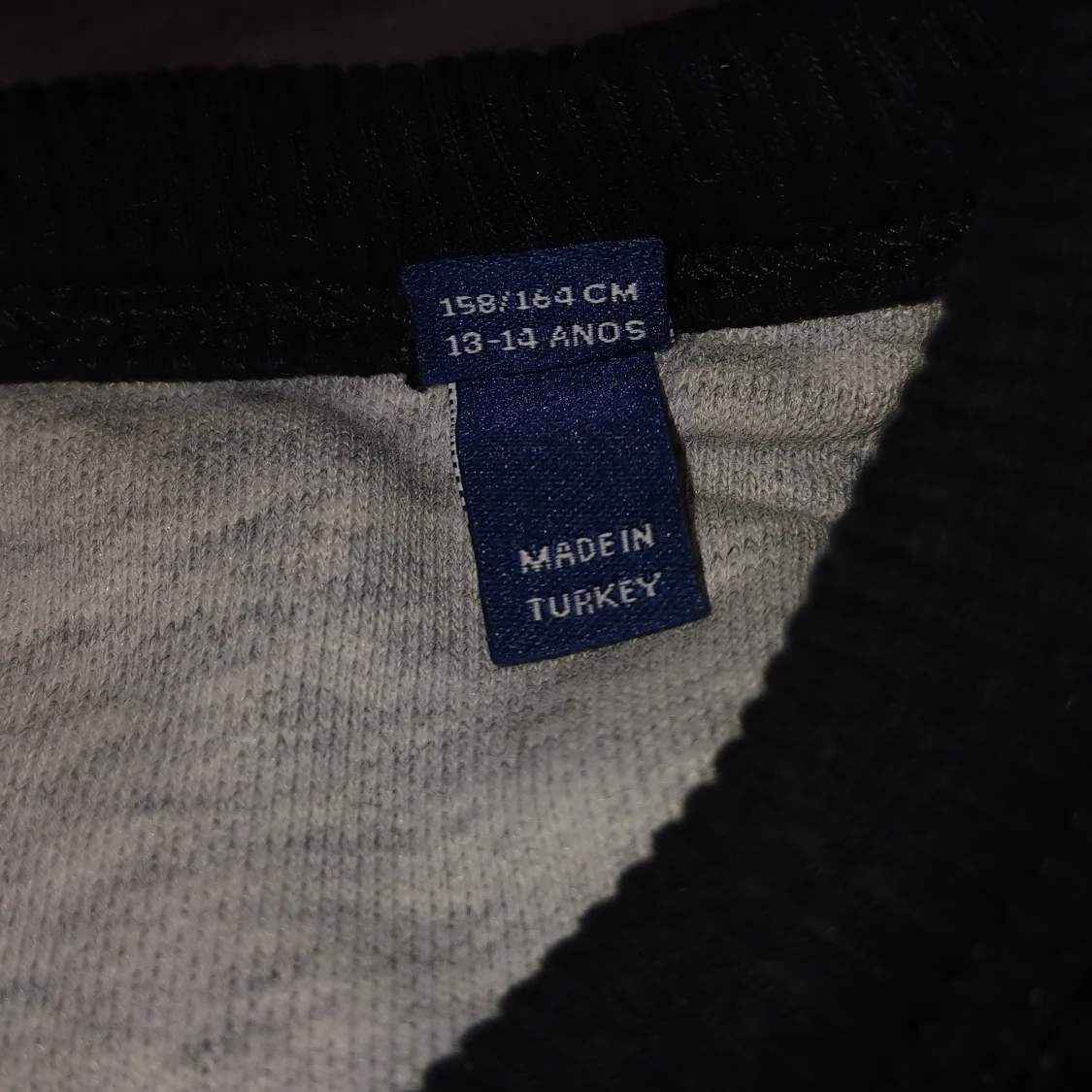 Svart sweatshirt från GANT - 4