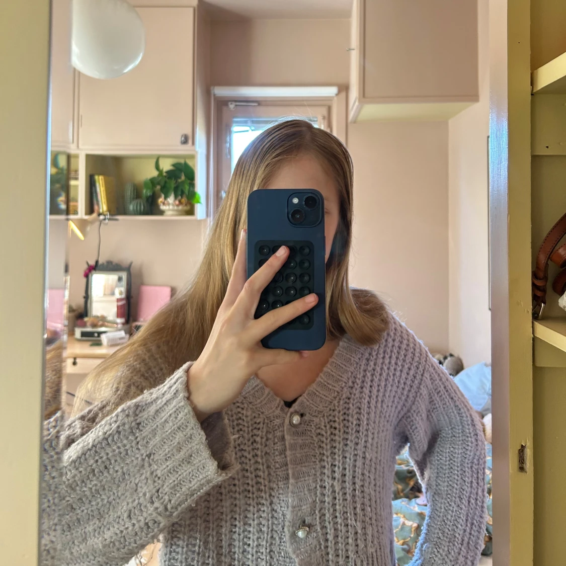 Ljuslila stickad kofta från Name It