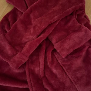 vinröd morgonrock  - Strl XS/S