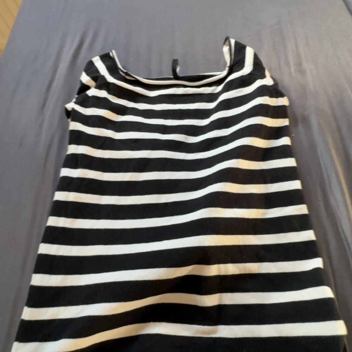 Randig svartvit tröja - 1