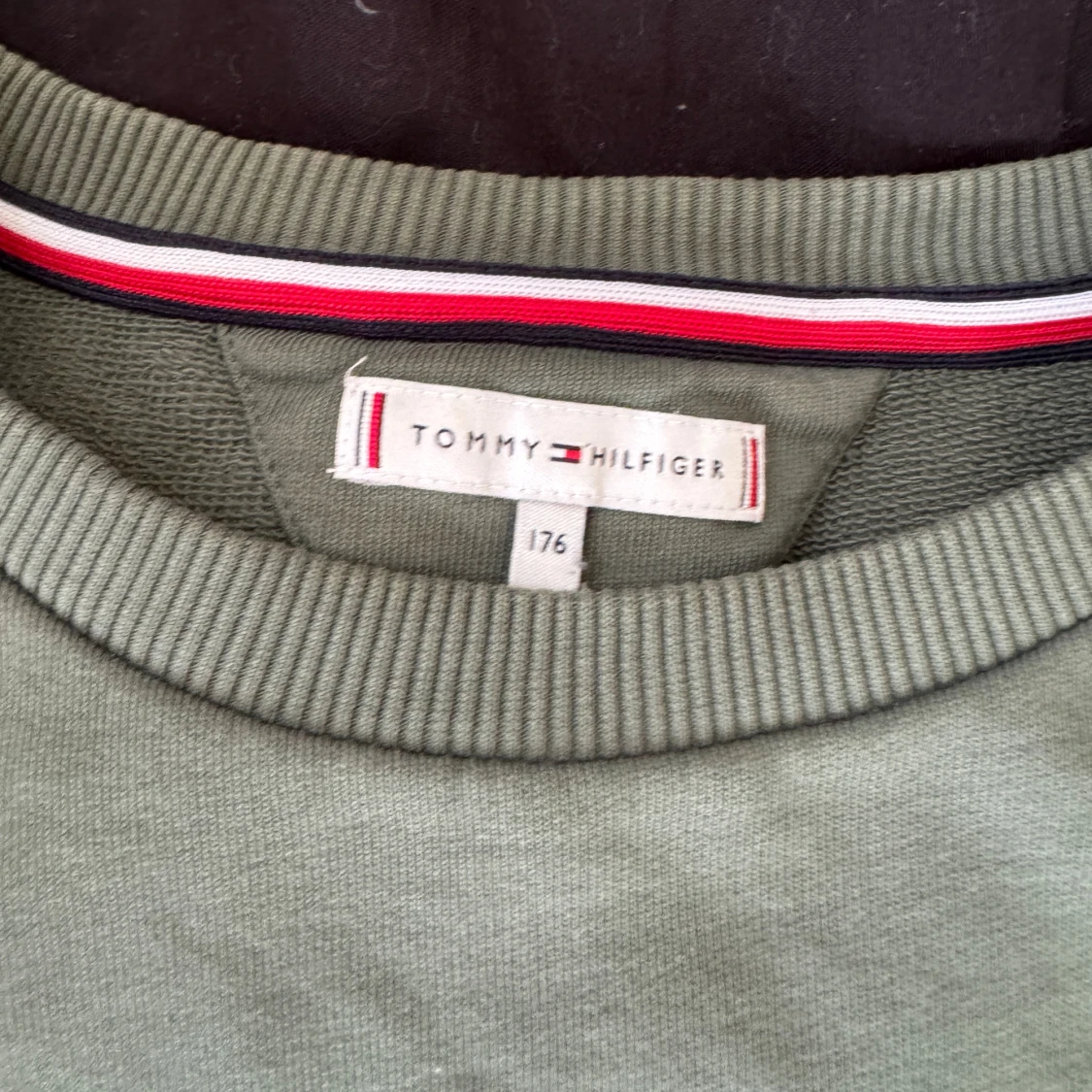 Grön Tommy Hilfiger sweatshirt - 1
