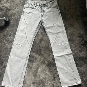 Hope rush jeans - Gråa hope rush jeans. Nypris runt 2300kr! Väldigt bra skick, inga defekter eller liknande