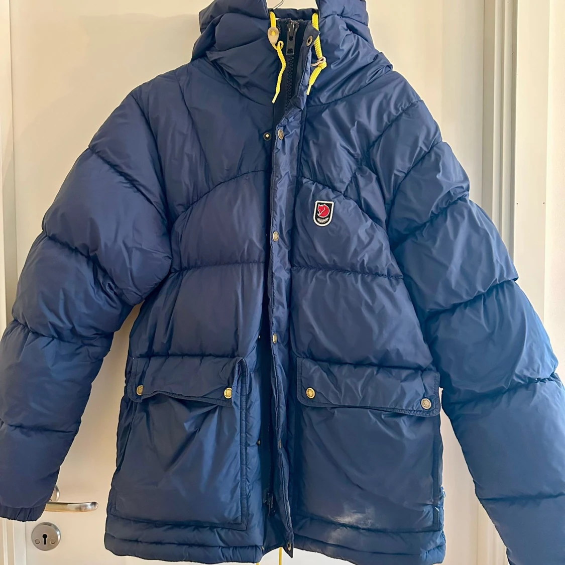 Blå pufferjacka från Fjällräven